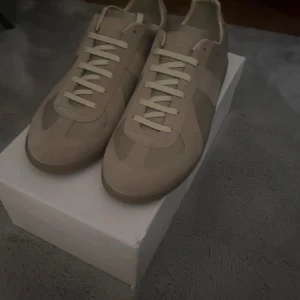 Maison margiela gats - Storlek 42 billigt för har en defekt allt ingår förutom kvitto 