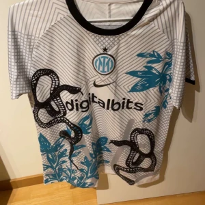 Fotbolls tröja  - Snygg och bra kvalité 