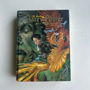 Harry Potter och Hemligheternas kammare - Harry Potter och hemlighetens kammare inbunden, bra skick utan några skrapor på balsidan (bild)