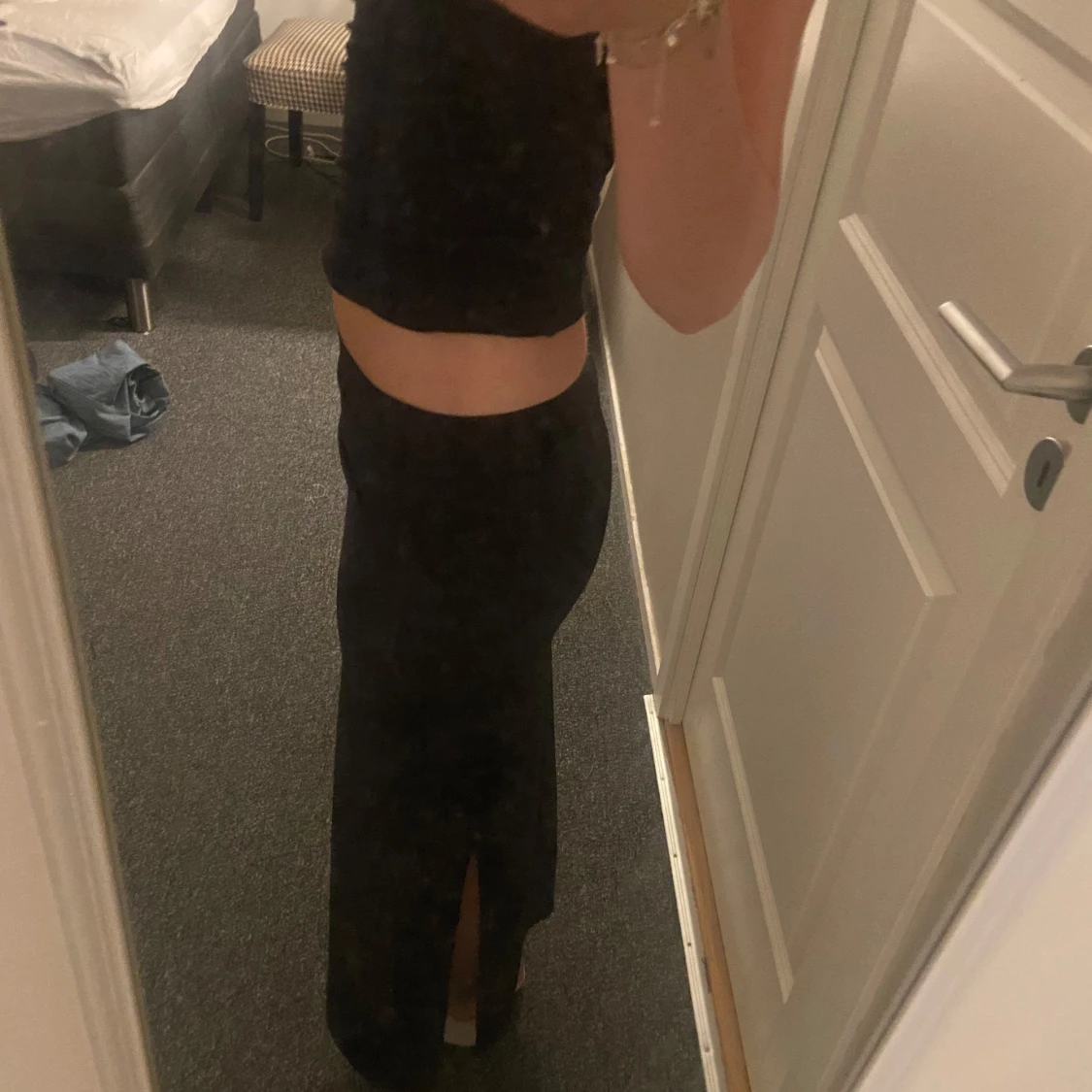 Svart långkjol med slits - 1