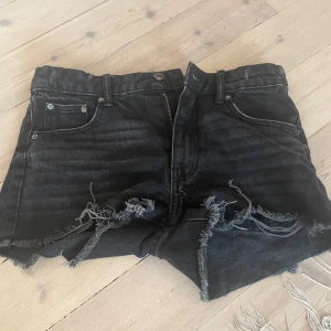 Gina shorts - Säljer shorts från Gina då dom inte används! Strlk 152 💕