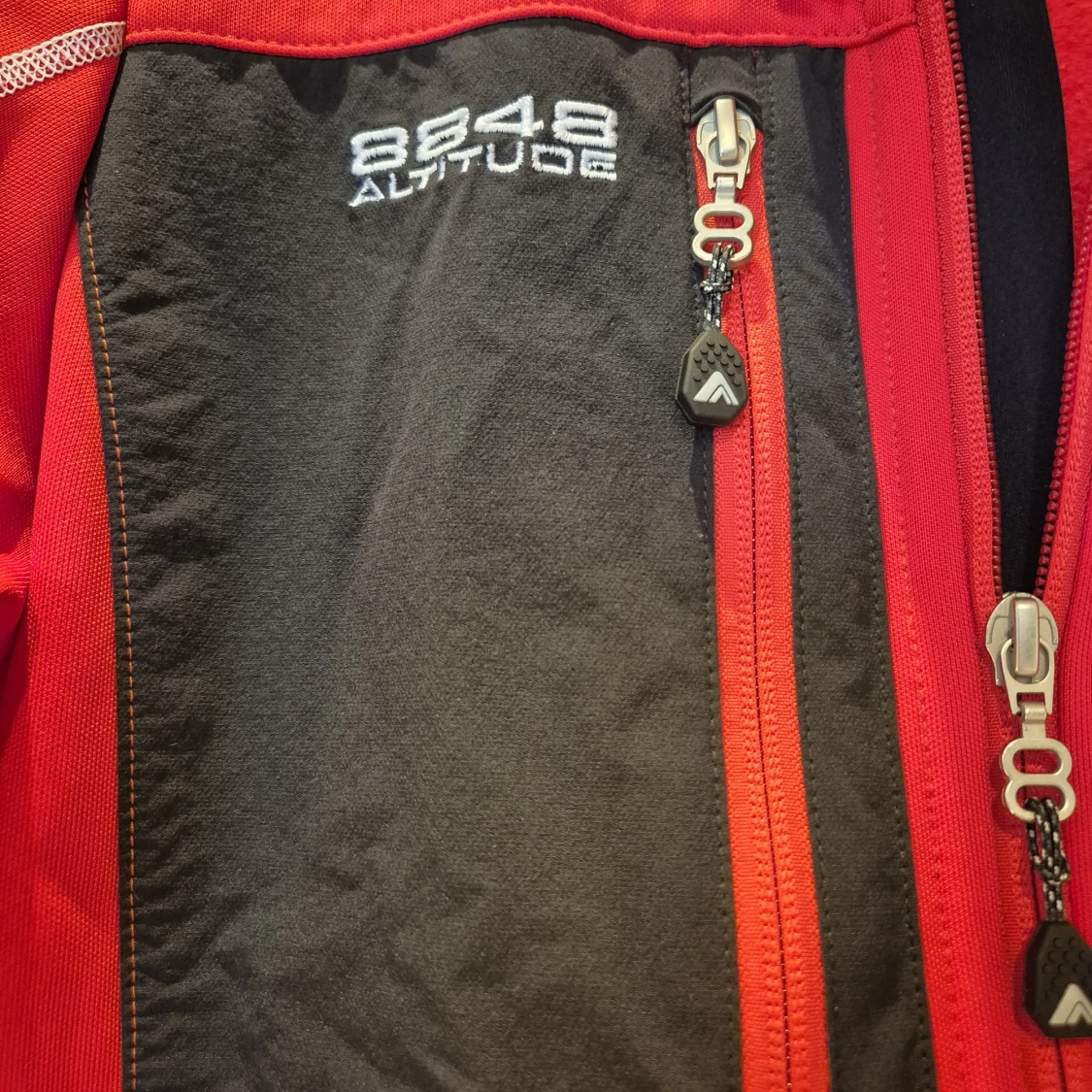 Röd lager 2 jacka från 8848 Altitude strl 38 - 2