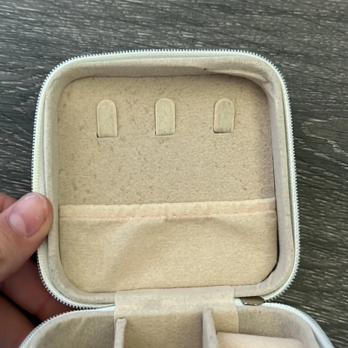 Vit smyckeskrin  - 2