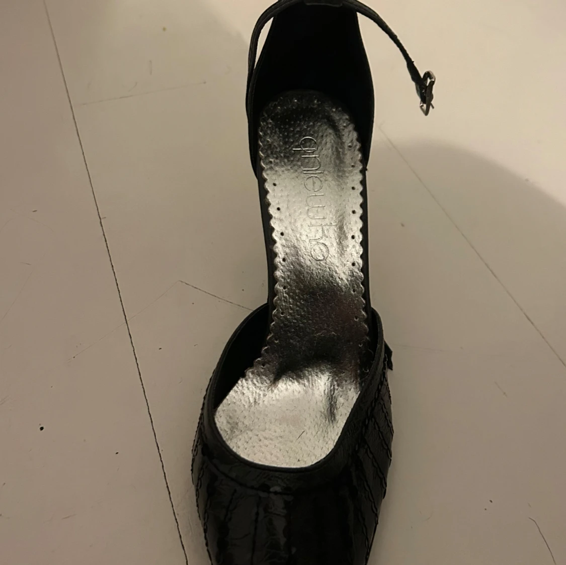 Svarta spetsiga pumps från Qimeluq - 2