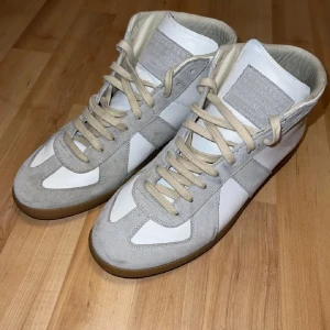 Maison Margiela sneakers  - Maison Margiela sneakers i storlek 41 men kan passa 40-42. Skriv om ni har funderingar!