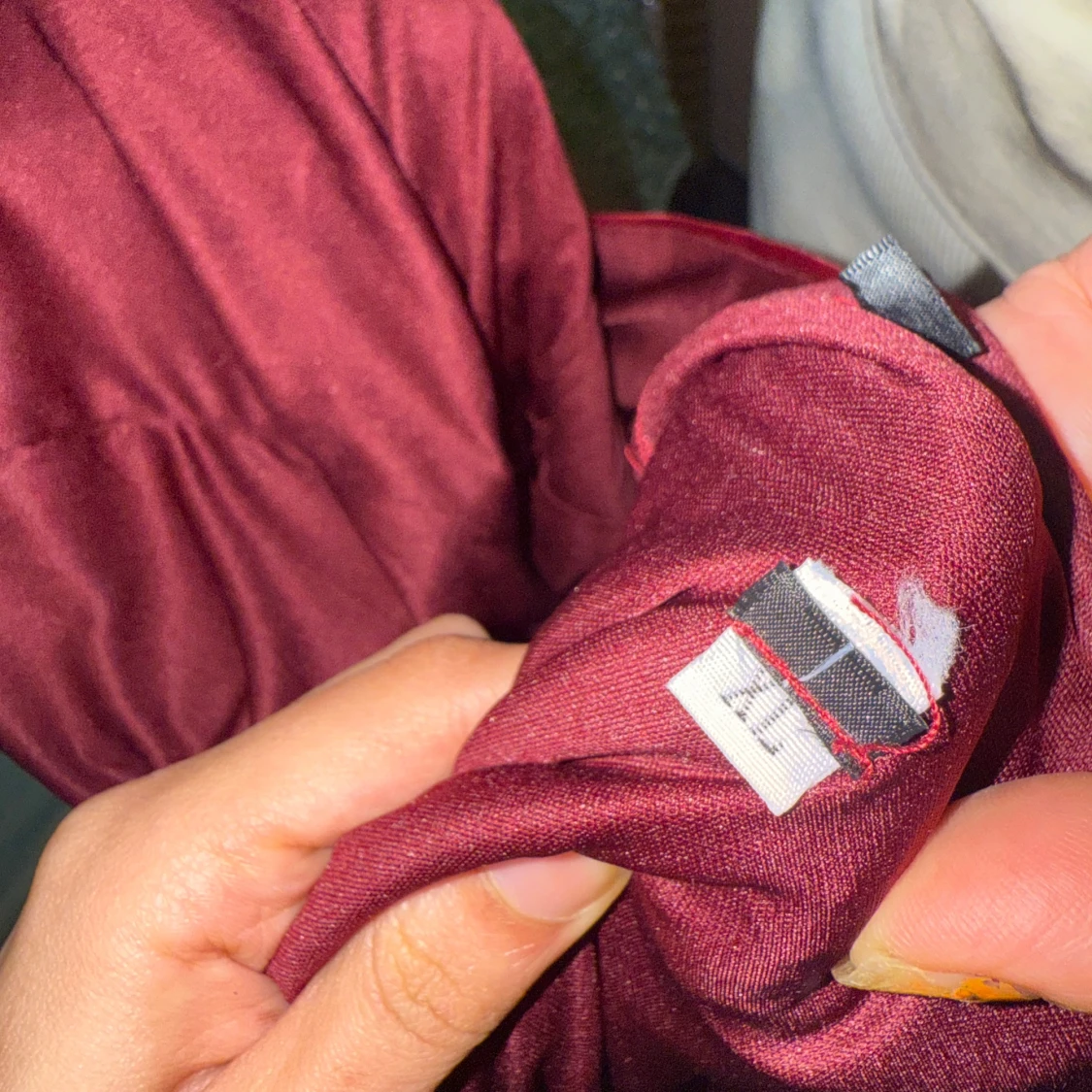 Vinröd glittrig långklänning L - 2