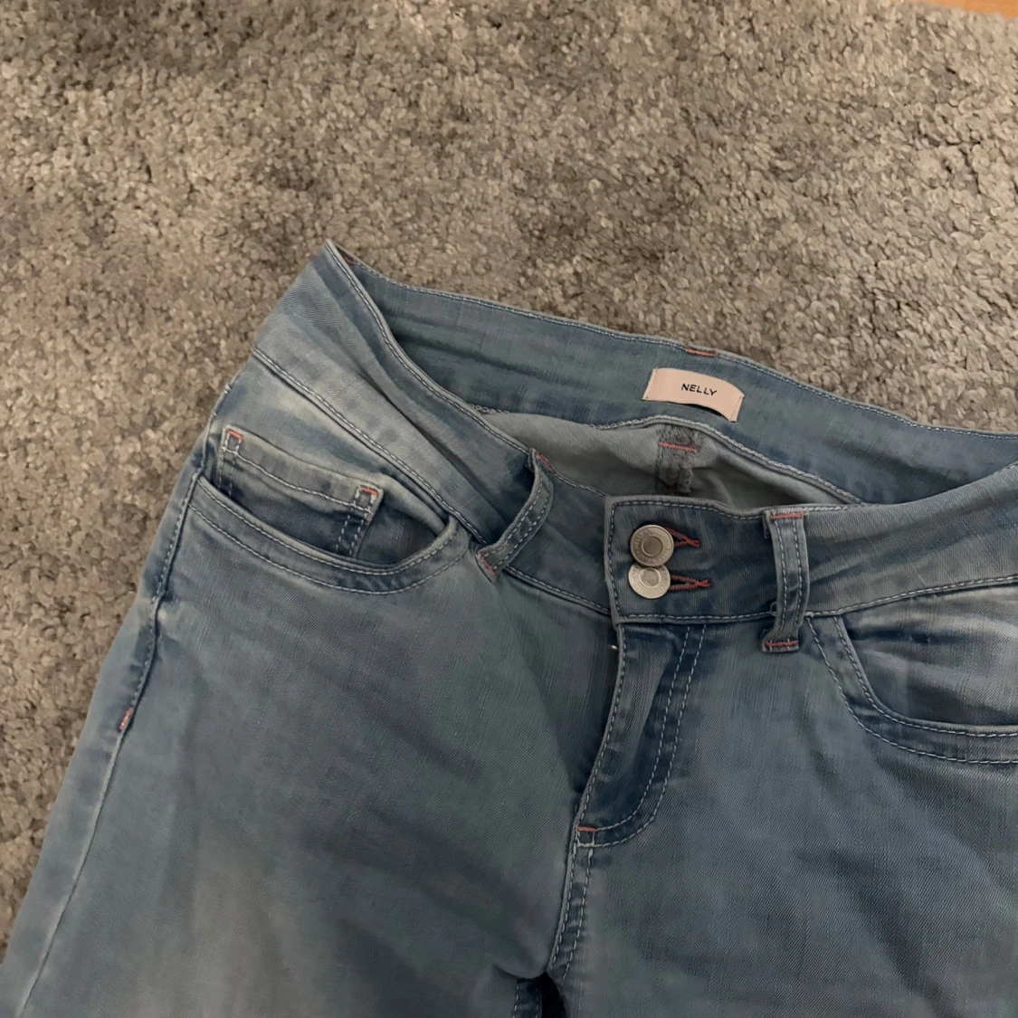 Ljusblå bootcut jeans från Nelly - 1