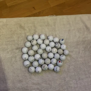 Golfbollar  - 40 golfbollar från alla olika märken (titlest, srixton mm
