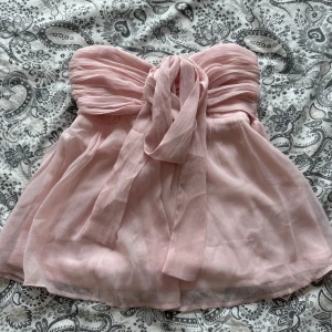 Nelly Topp - Super gullig topp från Nelly i storlek 32. Nypris 350kr💕