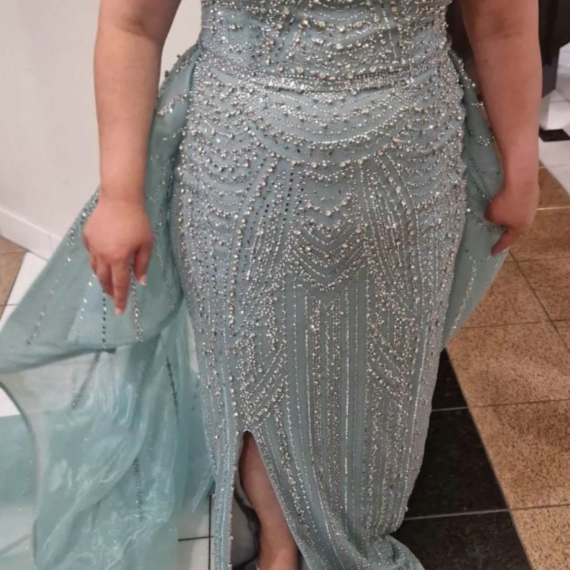Ljusblå glittrig festklänning med släp - 2