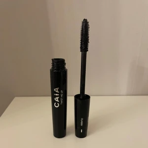 CAIA Mascara twist me up - Svart twist me up mascara från CAIA. Nypris 245. Pris 99kr