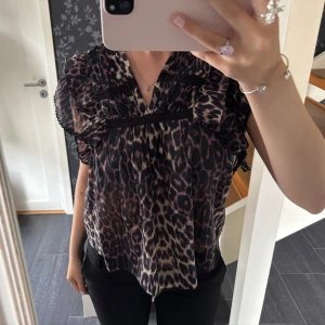 leopard blus Neo Noir - leopard blus från Neo Noir som aldrig kommit till användning 🐆
