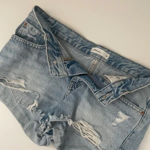 Jeans shorts  - Lowwaist shorts från Gina tricot i fint skick