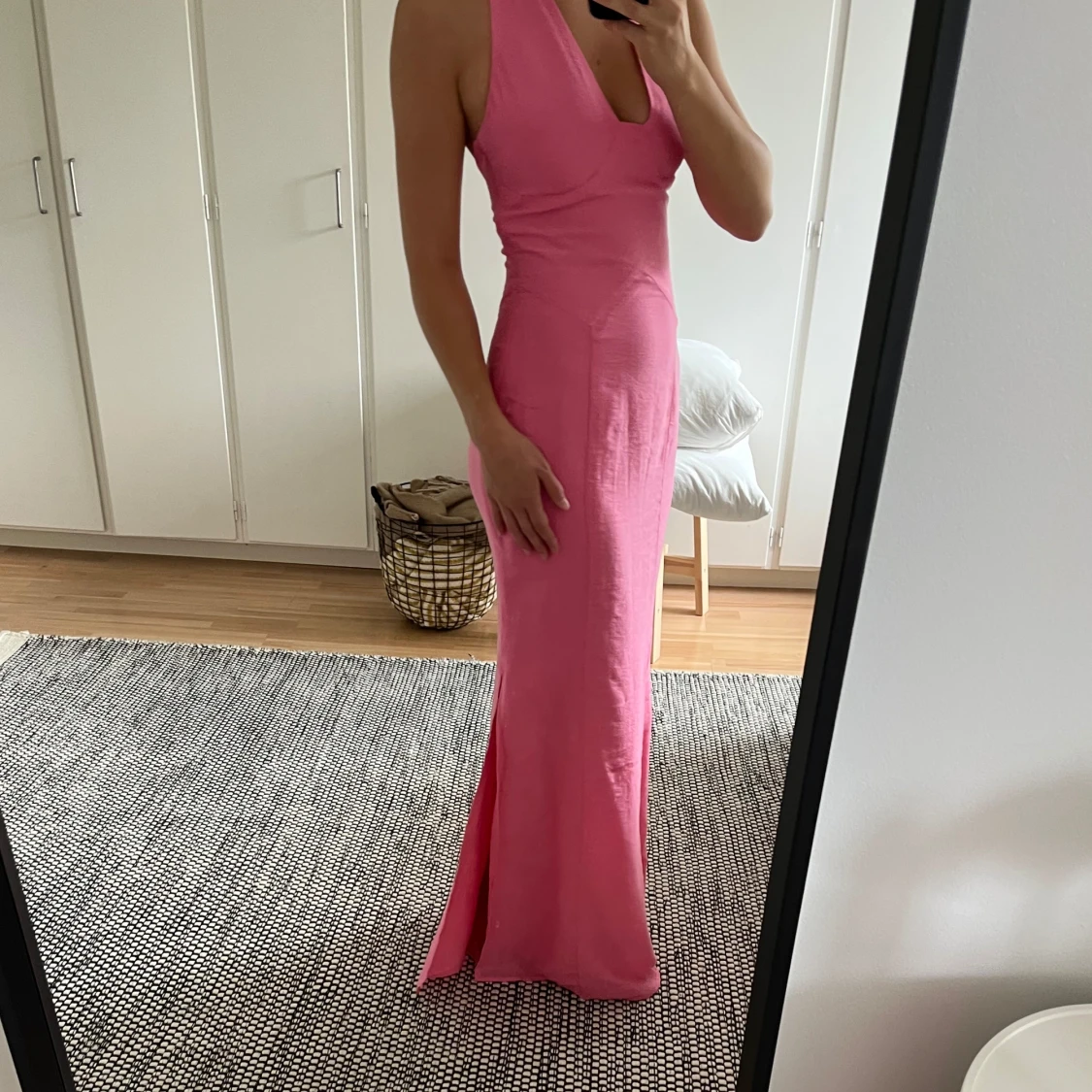 Oanvänd rosa långklänning från Adoore - 2