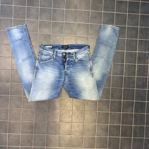 Jack and Jones jeans  - Säljer de här jätte snygga Jack and Jones jeansen i storlek W30 L32 i modellen slimfit/glenn, priset kan diskuteras!