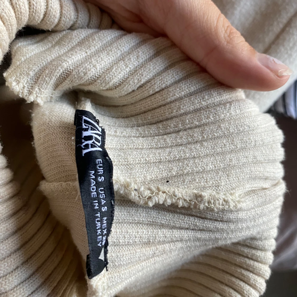 Vit ärmlös polotopp från Zara - 3