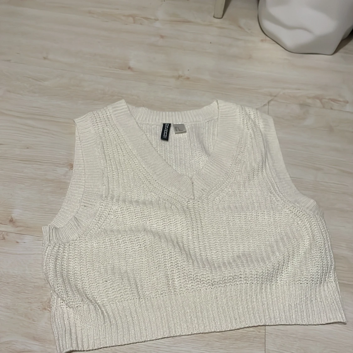 Vit stickad väst från H&M