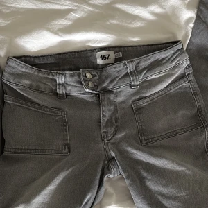 Lågmidjade jeans - Har blivit för stora så används inte längre 