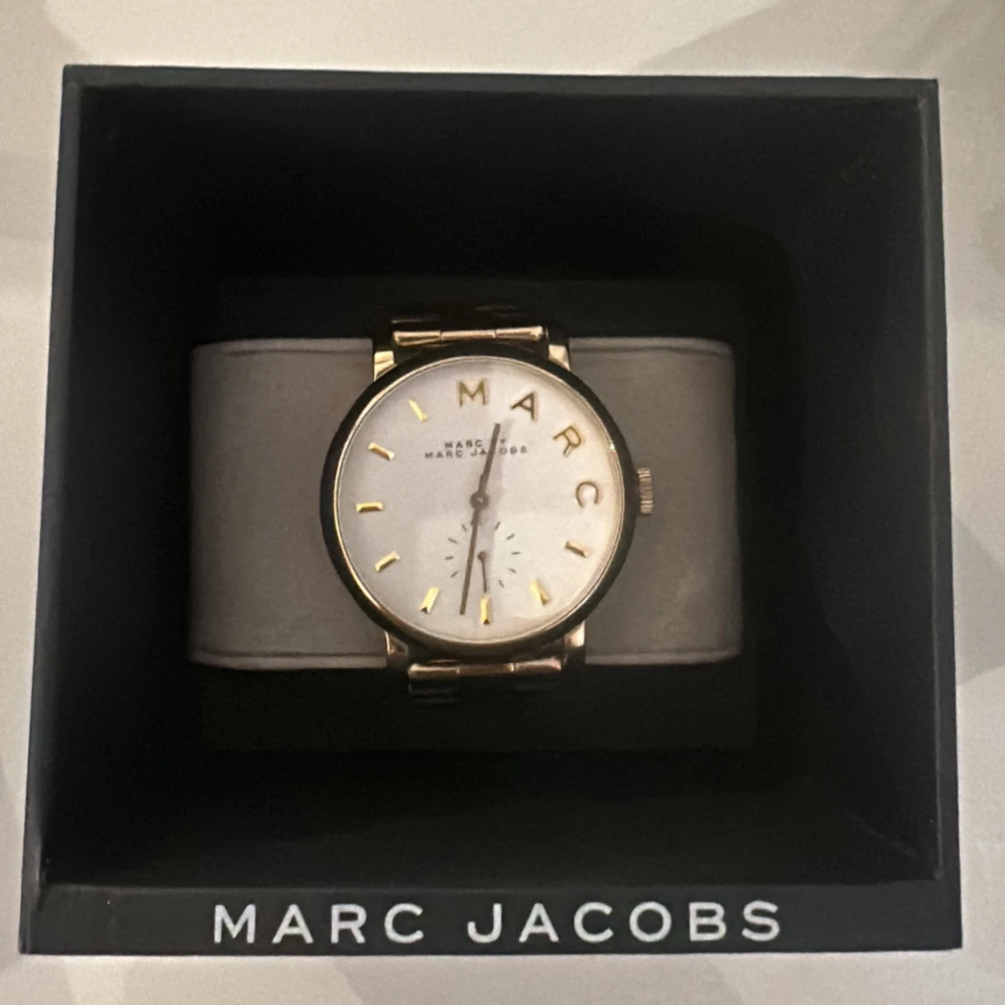 Guldig klocka från Marc Jacobs - 1