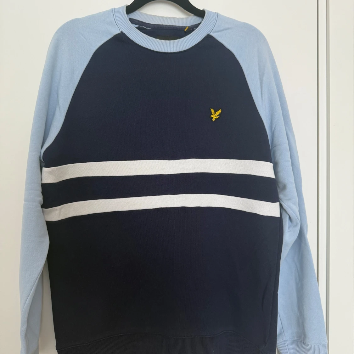 Blå sweatshirt från Lyle & Scott