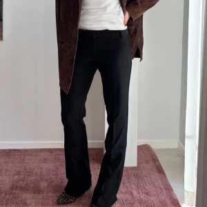 Kostymbyxor, bikbok - Säljer mina kostymbyxor från bikbok då jag tagit en för stor storlek. Endast använda en gång så är näst intill nya, fast utan prislapp!