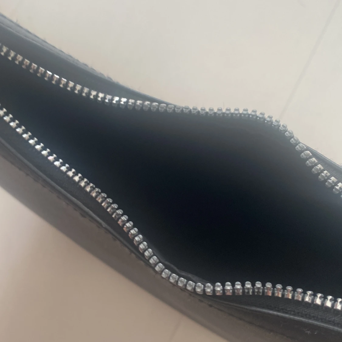 Svart axelväska i skinnlook - 3