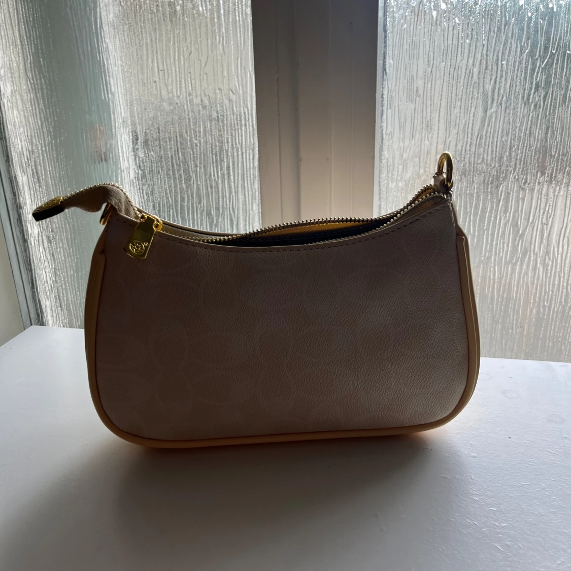 Beige axelväska från Coach - 1