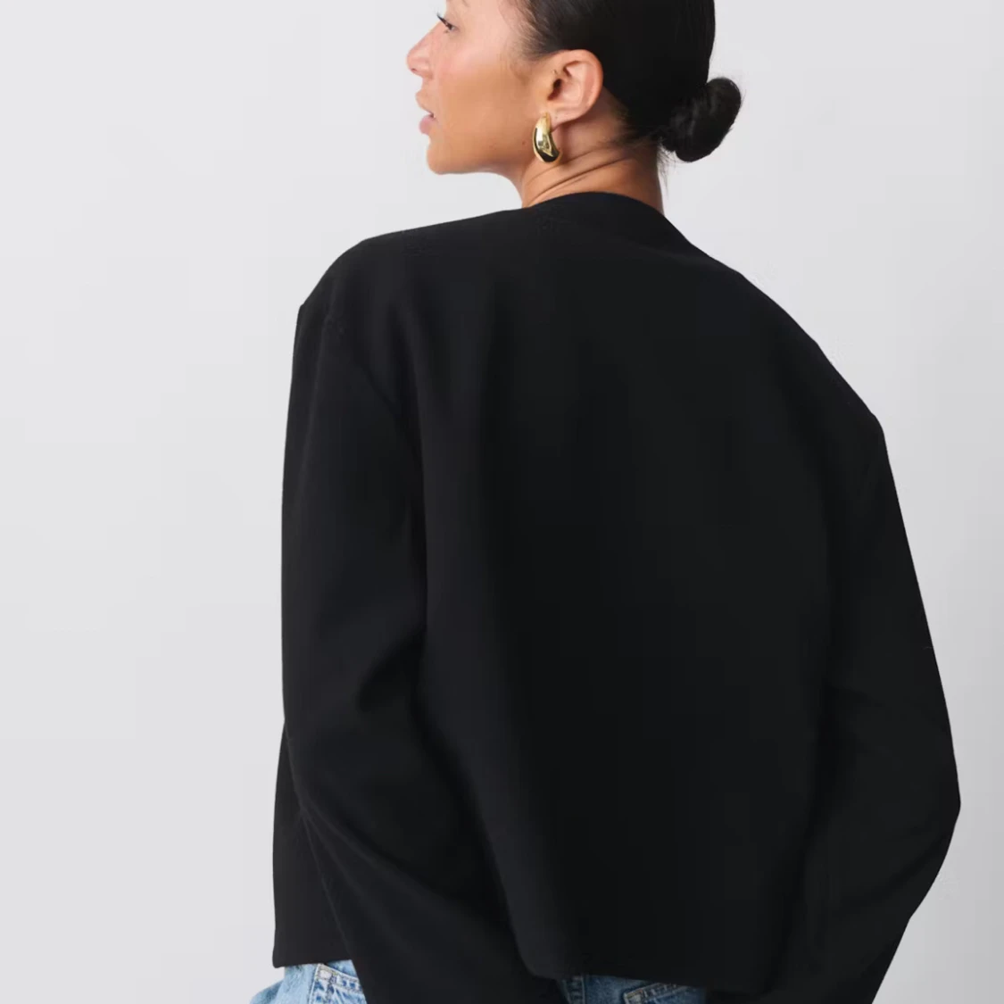 Svart croppad kappa med knapp - 1