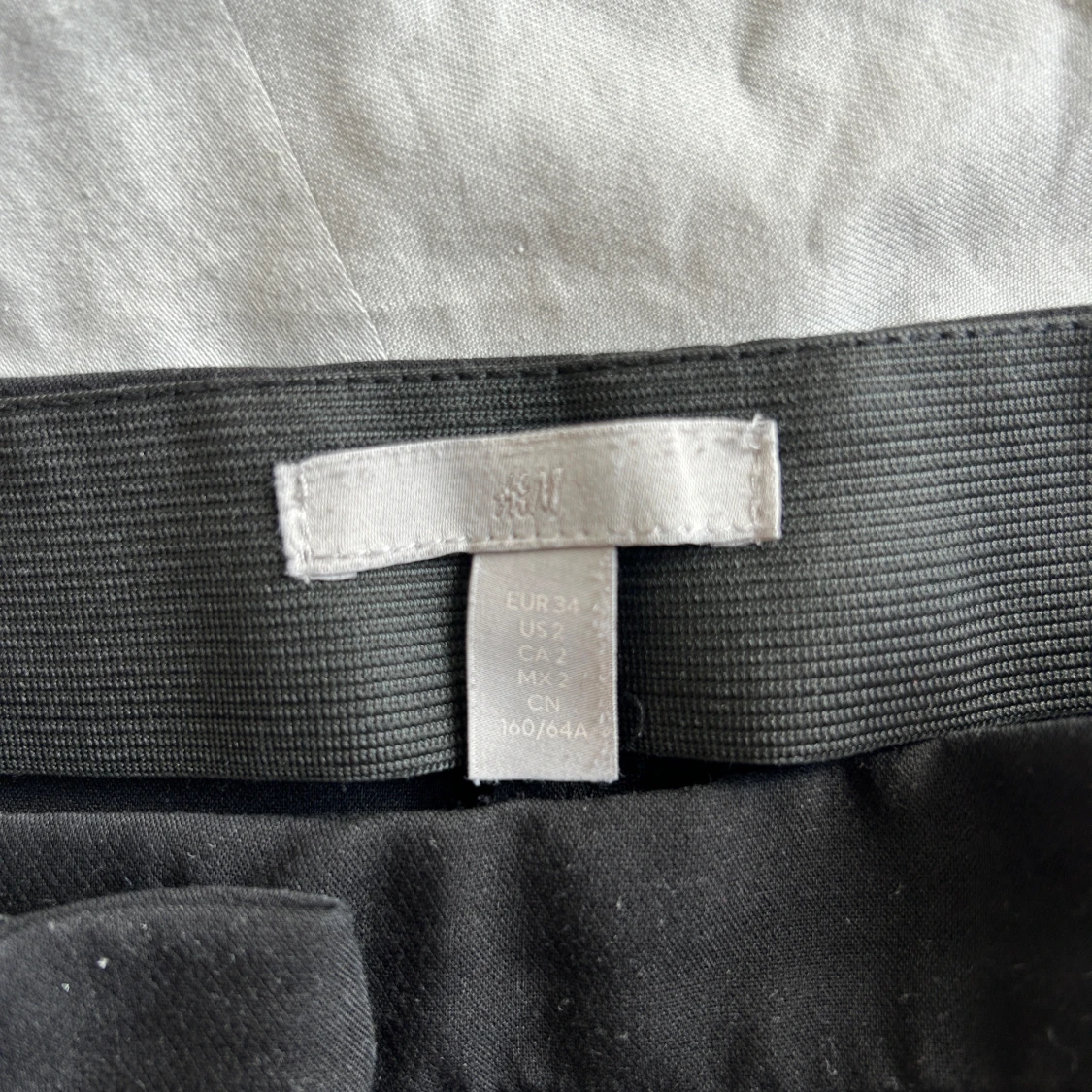 Svarta kostymbyxor från H&M, stl 34 - 2