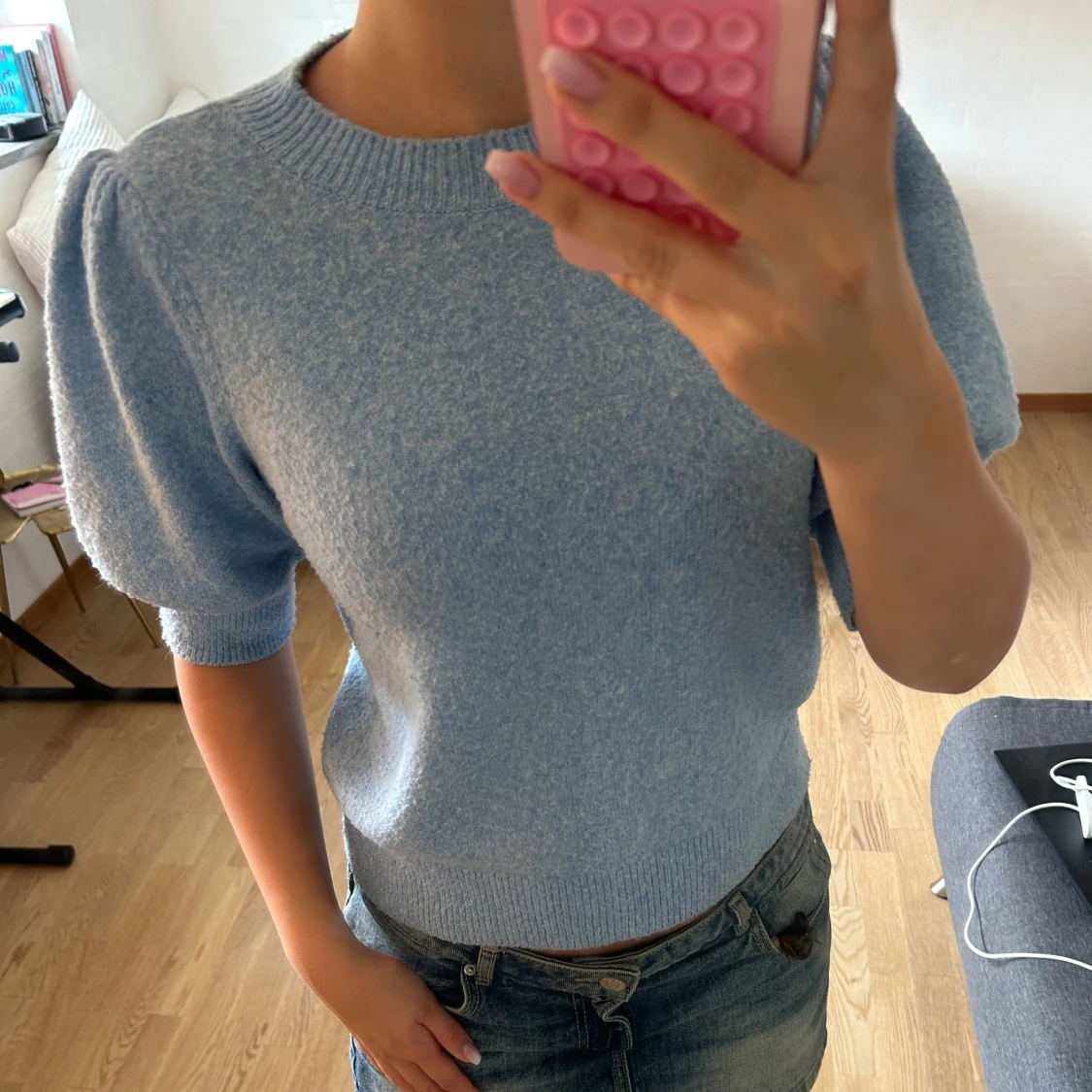 Ljusblå stickad tröja med puffärm