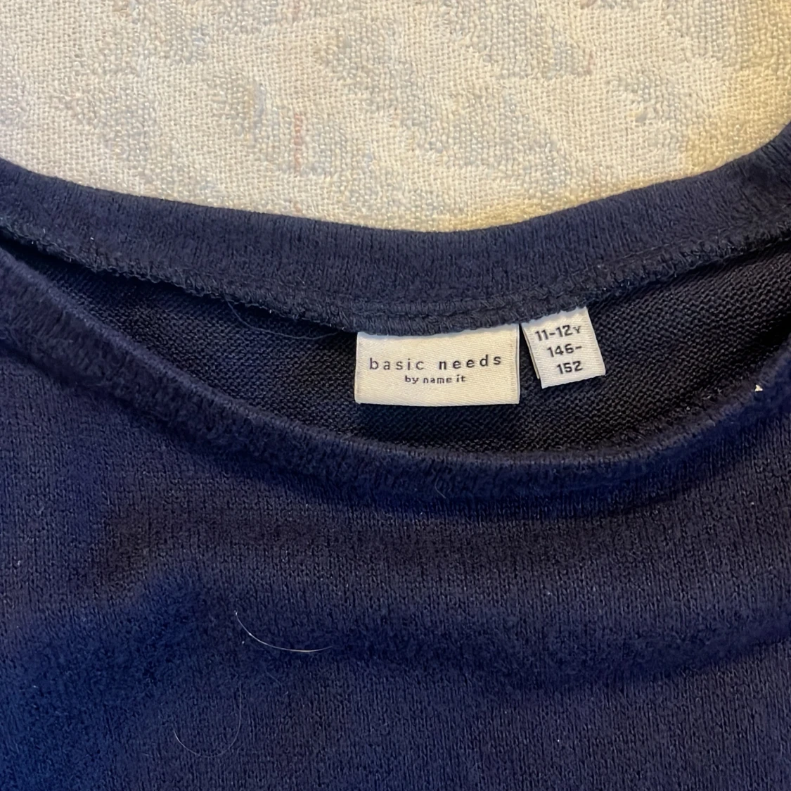 Mörkblå tröja  - 2