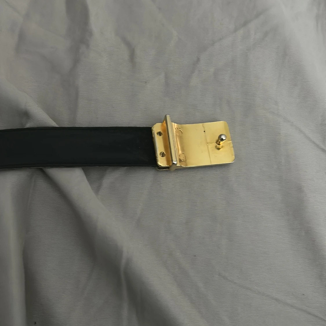 Svart bälte med gulddetaljer - 2