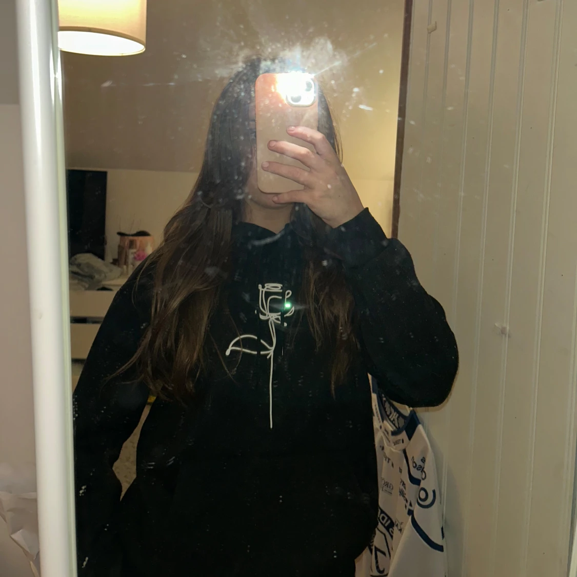 Svart hoodie med tryck - 1