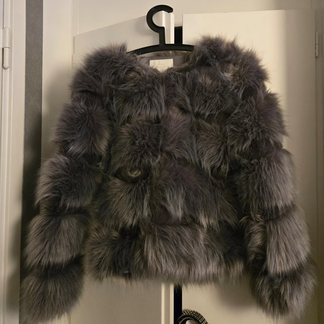Grå pälsjacka