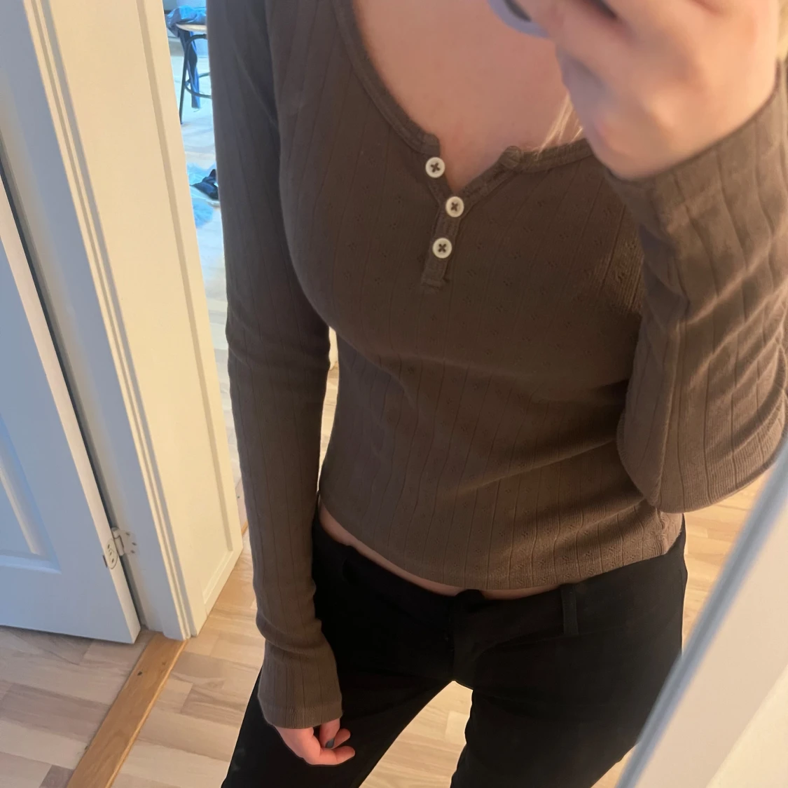 Brun ribbad tröja från Brandy Melville