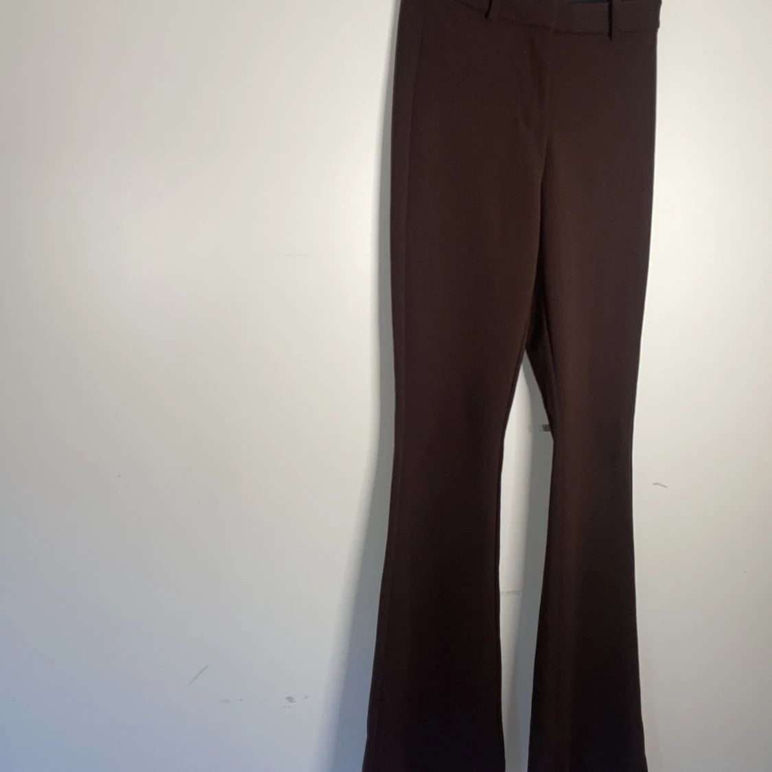 Bruna bootcut kostymbyxor