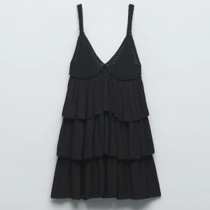 Zara klänning - Köpte den här jättefina klänningen i somras men har inte kommit till användning, finns inte kvar på hemsidan! Priser går att diskutera🤗