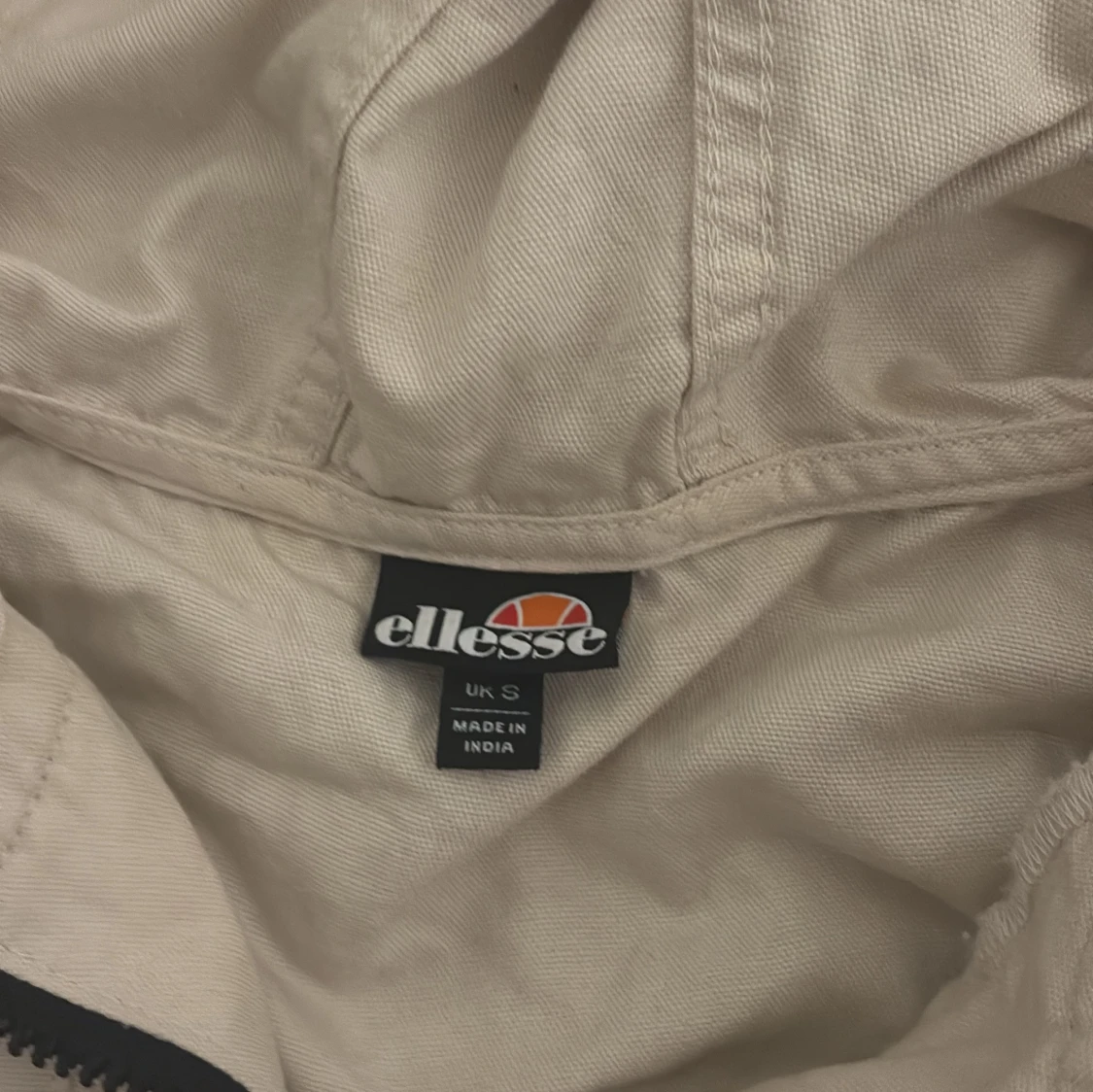 Beige jacka från Ellesse - 3