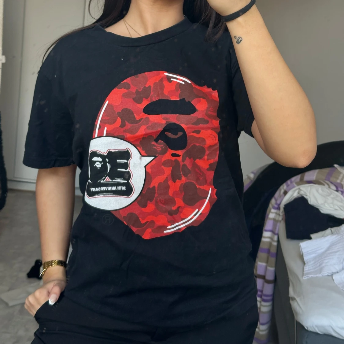 Äkta Bape T-shirt med röd kamouflagemönster - 2