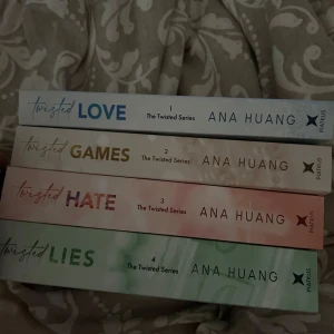 Twisted Love bokserien  - Säljer populära twisted serien. Bara läst 1 bok och säljer då det inte var för mig. Inga skador mm.  Dem är på engelska :)