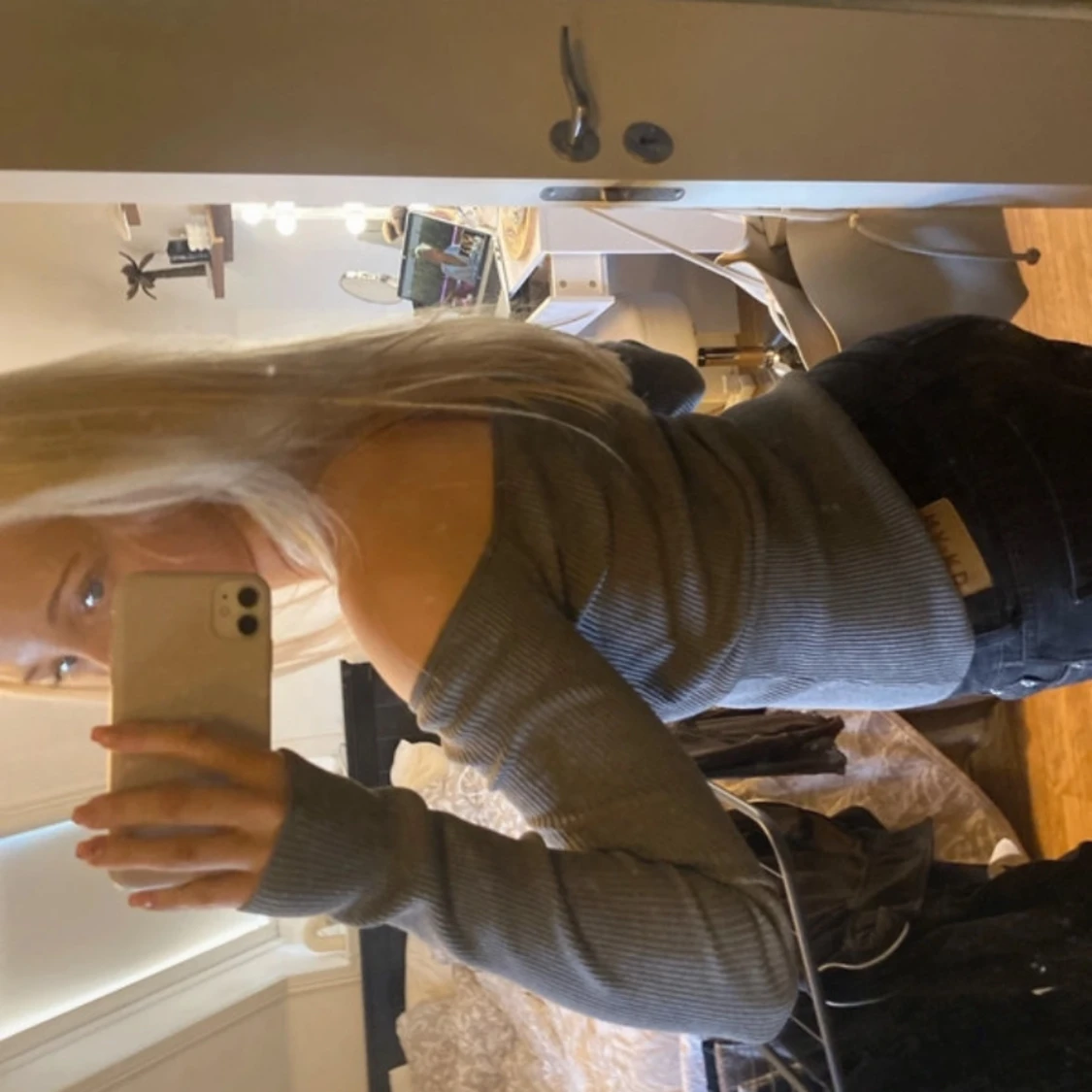 Grå ribbad offshoulder-tröja - 1