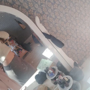 Medellång zarakjol - En tight medellång, på gränsen till maxi tjol från Zara i stickat matreal. Den är i storlek s men passar även xs. Älskar den då den verkligen omfamnar dina naturliga kurvor men har växt ur den 💗💗