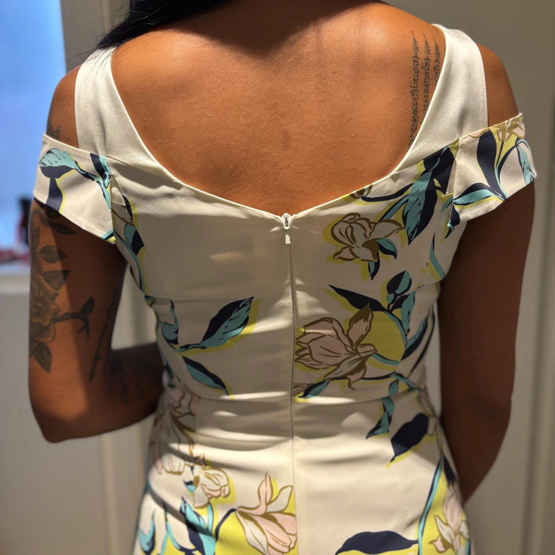 Vit blommig klänning | Karen Millen - 2