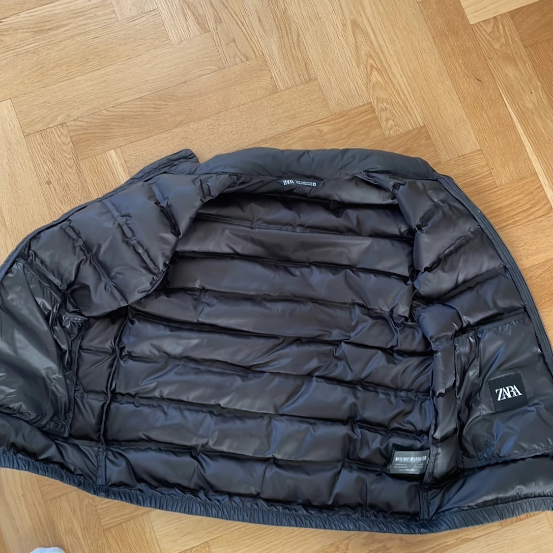 Svart dunväst från Zara - 3