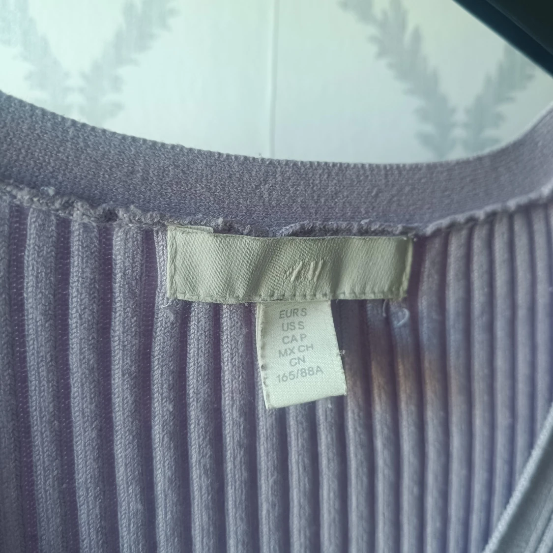 Ljuslila ribbad kofta från H&M - 3