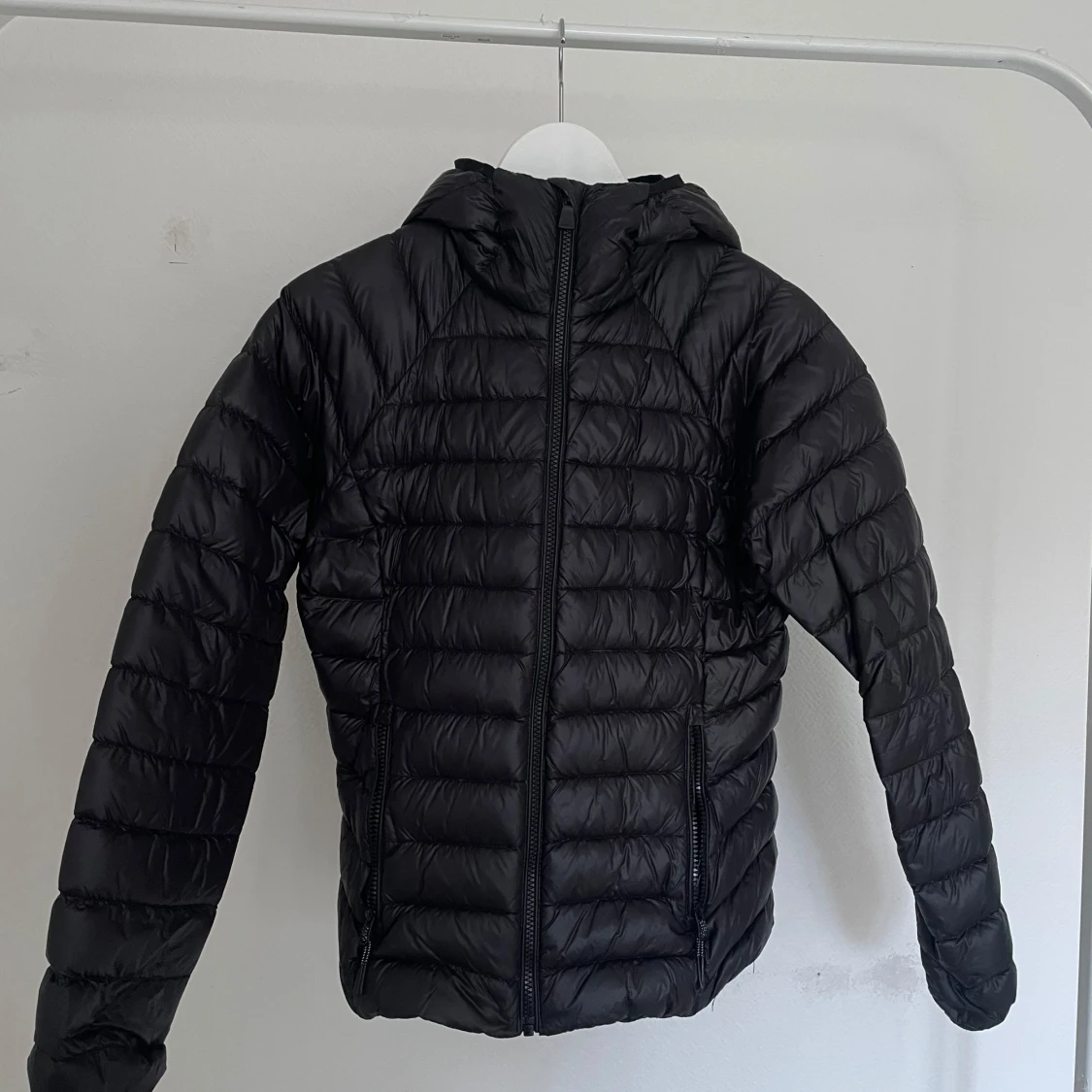 Svart dunjacka från McKinley