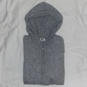 Barlucio Kashmir Hoodie - Skick: 8.5/10, fint skick och skönt material, pytte lite nopprig vid vissa ställen | Passar S, runt 180, byten kan funka 