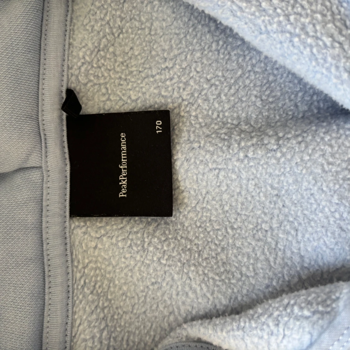 Ljusblå hoodie från Peak Performance - 1