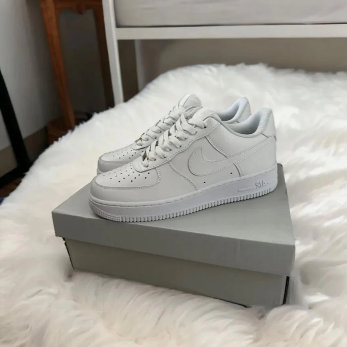 Vita Nike Air Force sneakers 800Kr - 1