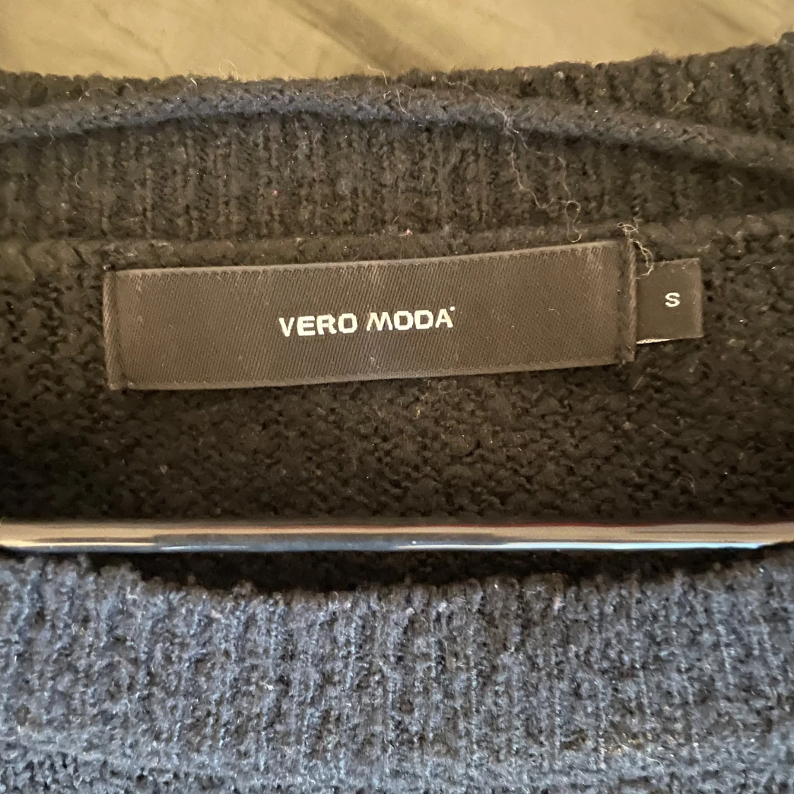 Svart stickad tröja från Vero Moda - 2